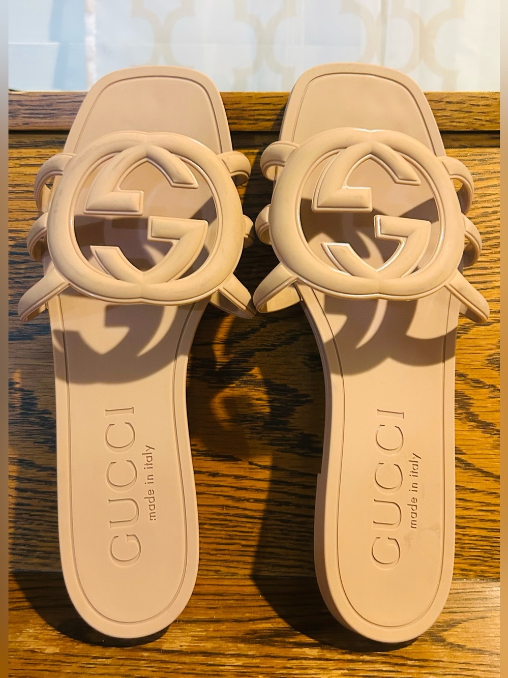 Gucci Women's Interlocking Logo Rubber Slides Size 8.5/9
